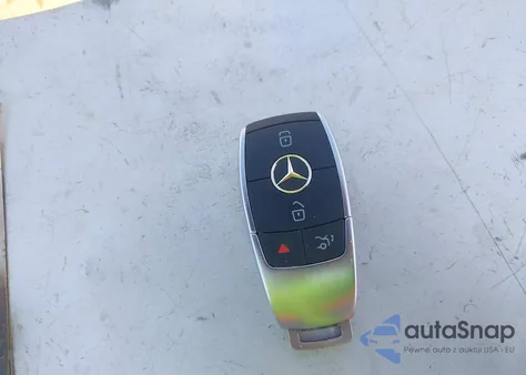 2021 Mercedes-Benz C 300 Sedan z USA, uszkodzony, nr VIN W1KWF8DB5MR647178